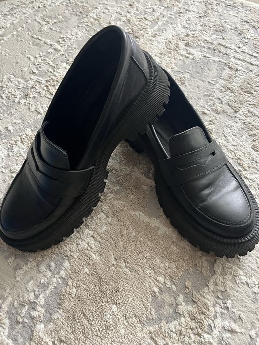 Лофери жіночі, 38.