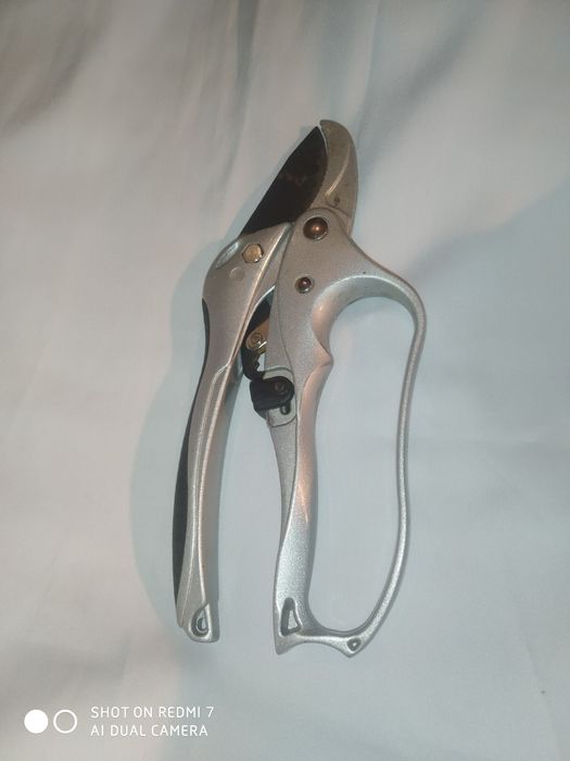 Секатор Центроинструмент с храповым механизмом мощный для обрезки