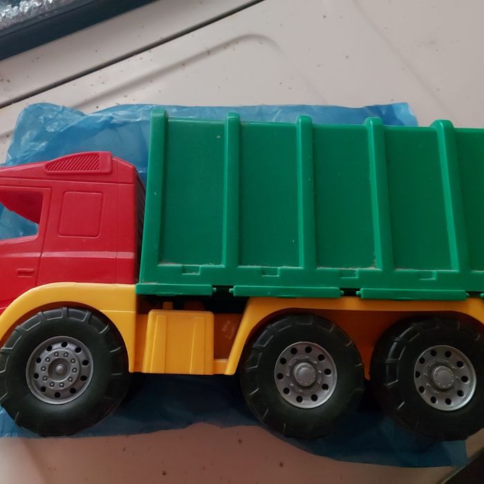 Машины детские :  самосвал и мусоровоз ( фура)