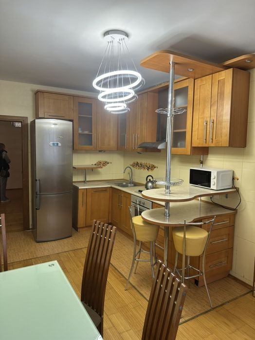 Просторная квартира в свежем доме рядом с парком Победы