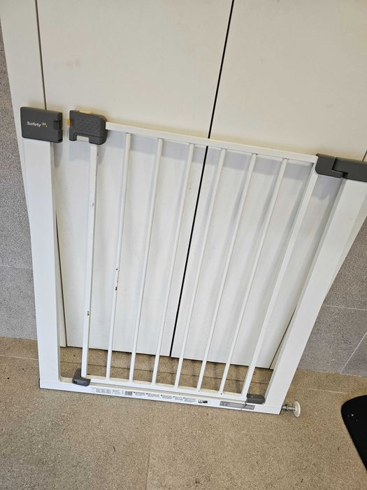 Barreira de proteção para crianças safety 1st