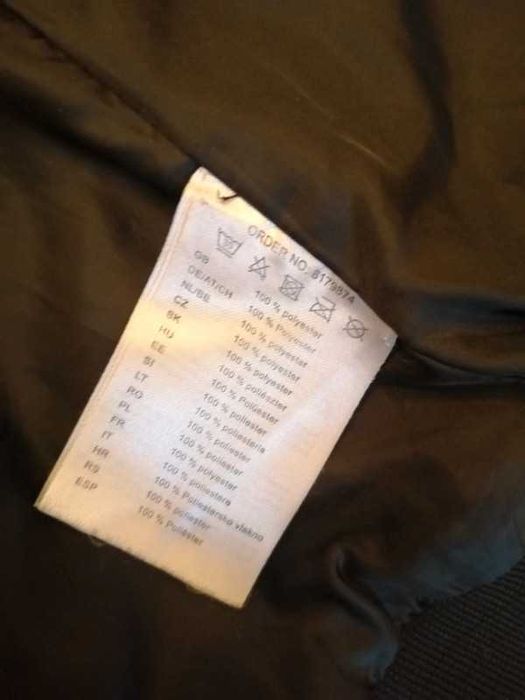 Blusão marca Crosswing preto acolchoado com capuz