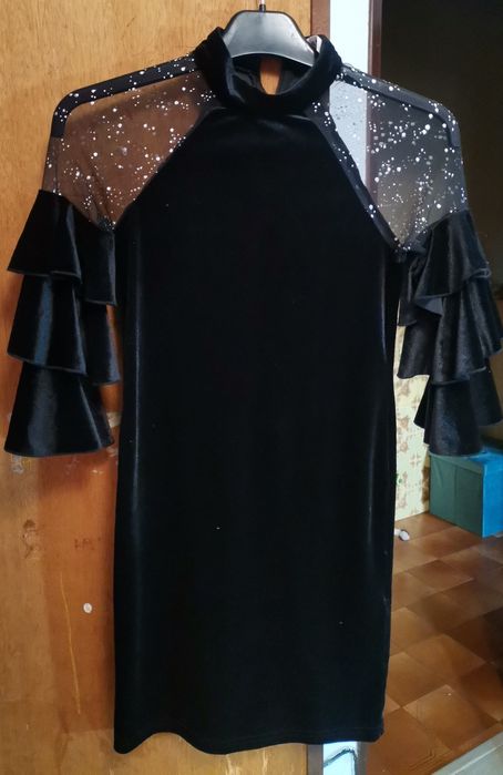 Vestido de veludo e brilhantes