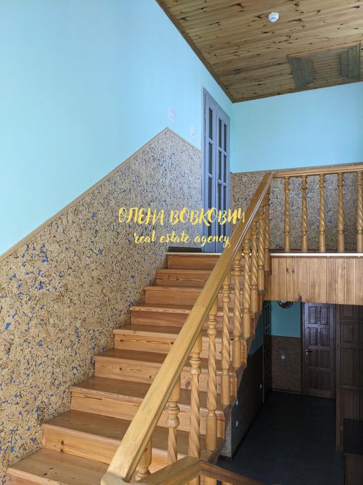 Просторий Сімейний Будинок з Ділянкою в Крихівцях!