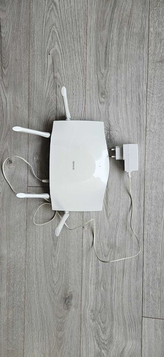 Router Tenda RX3 1800AX Wifi 6 w b. dobrym stanie