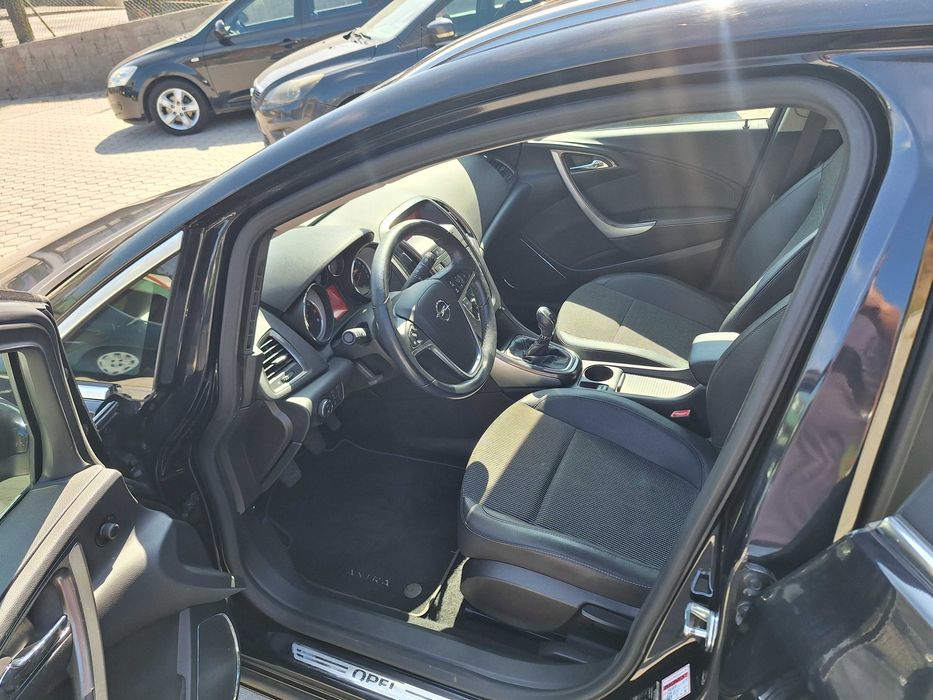 OPEL ASTRA SPORT TOURER  2011