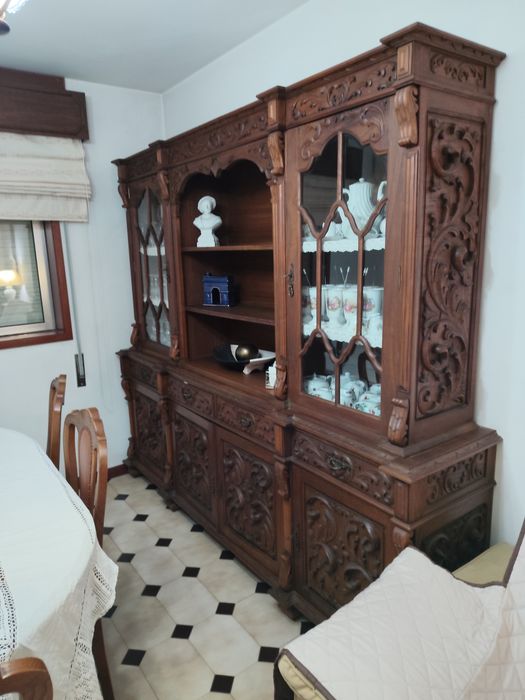 Sala de jantar de estilo antigo – em perfeito estado