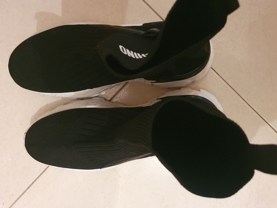 Sapatos N.40, pretos.