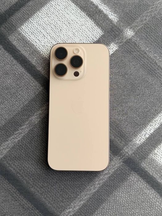 Iphone Apple 16 pro Desert Titanium 128 Gb акумулятор 93%