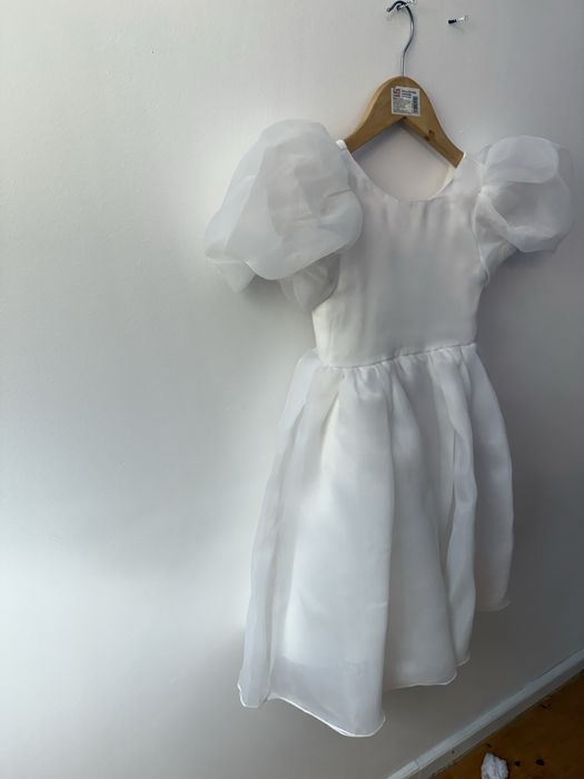 Біле плаття для дівчинки на 4-5 років