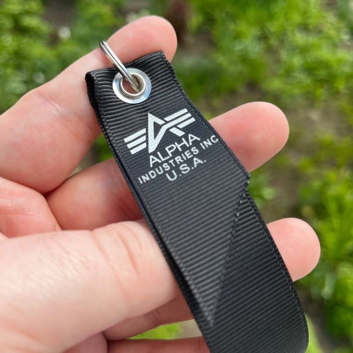 Alpha industries чорна лєнта стрічка на бомбер