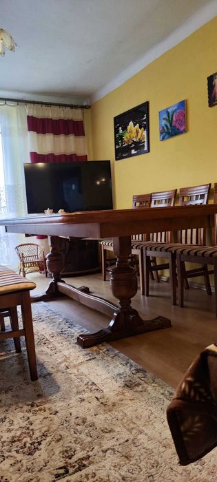 Stół oraz krzesła