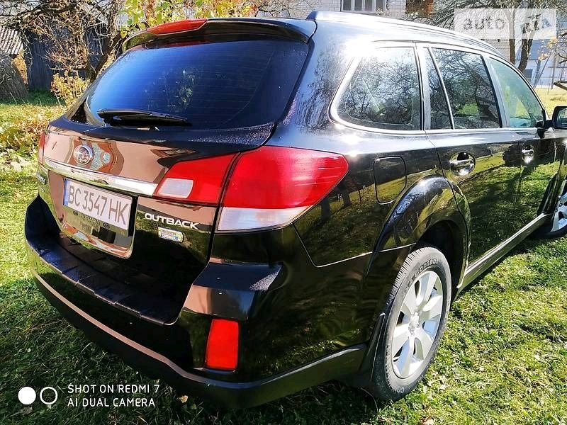 Субару  Оутбек .