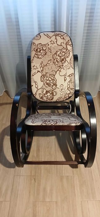 Fotel bujany drewniana rama