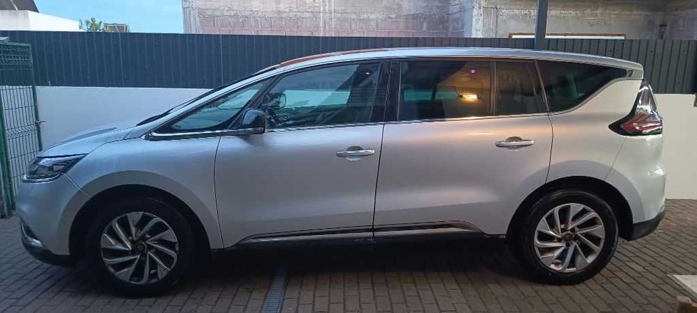 Renault Espace 1.6 dCi 130cv Zen · Manual 6 vel. · 2016 · Bola de reboque — photo 2