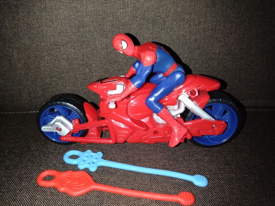 Spiderman фігурка на мотоциклі