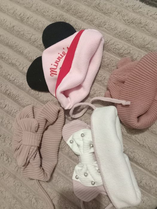 Шапки для дівчинки від 6 до 12 місяців