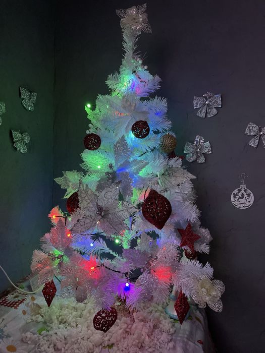 Продам чудову білу ялинку