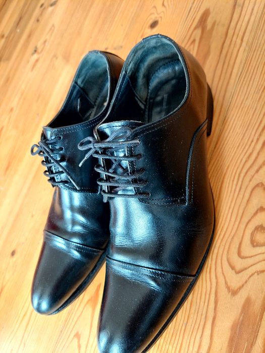 Sapatos de atacadores