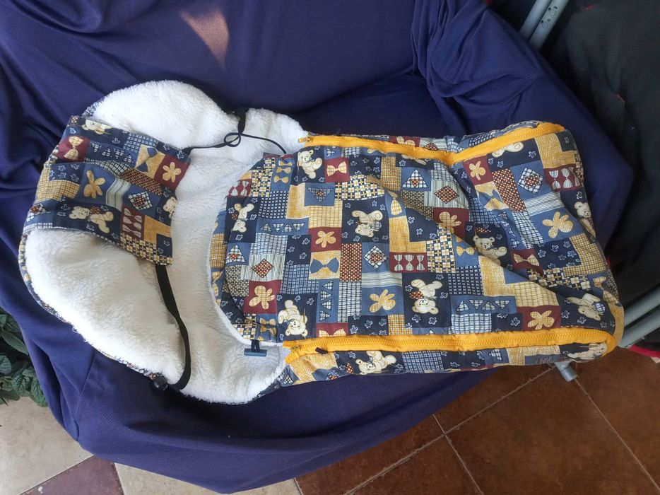 Ciepły śpiworek do gondoli na misiu