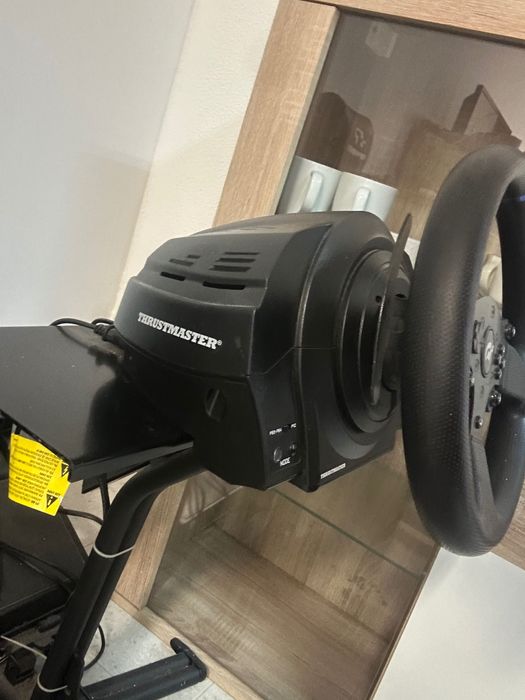 volante thrustmaster t300 + cadeira + jogo grand turismo 7