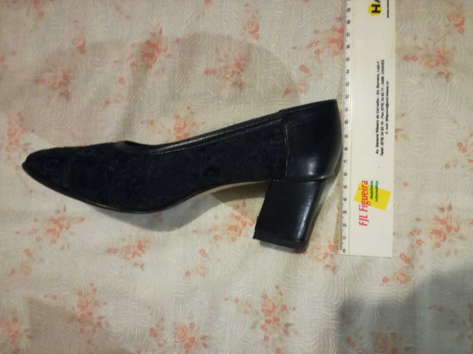 Sapatos em renda, azuis escuros