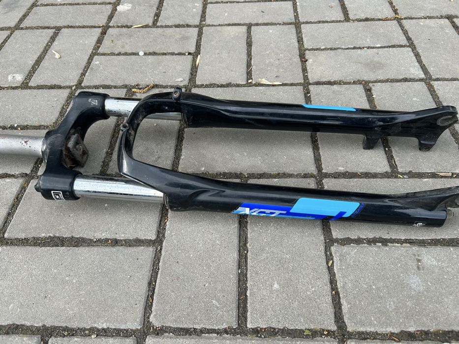 Продам вилку до велосипеда Suntour