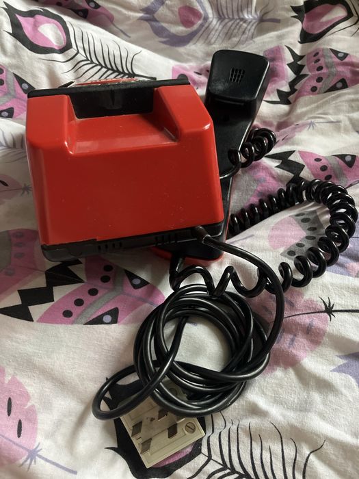 Czerwony telefon analogowy tatczą lata 90 Telkom Bratek a271 Heweliusz