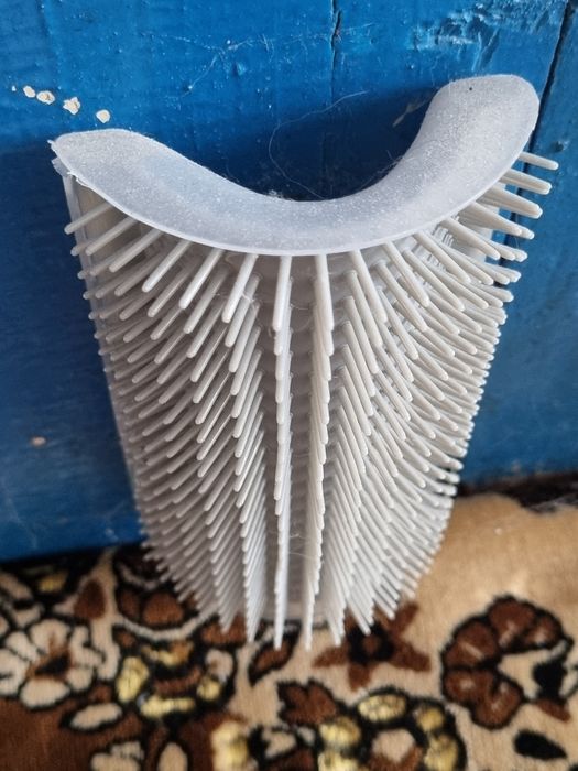 Щітка, чесалка, масажер для котів