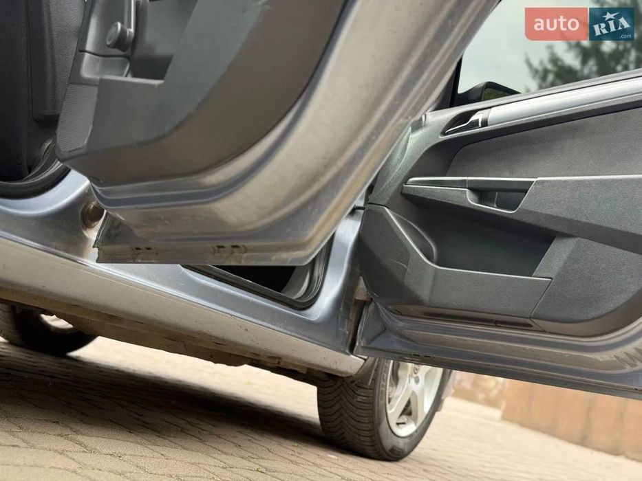 Opel Astra 2006рік 1.6 газ- бензин.