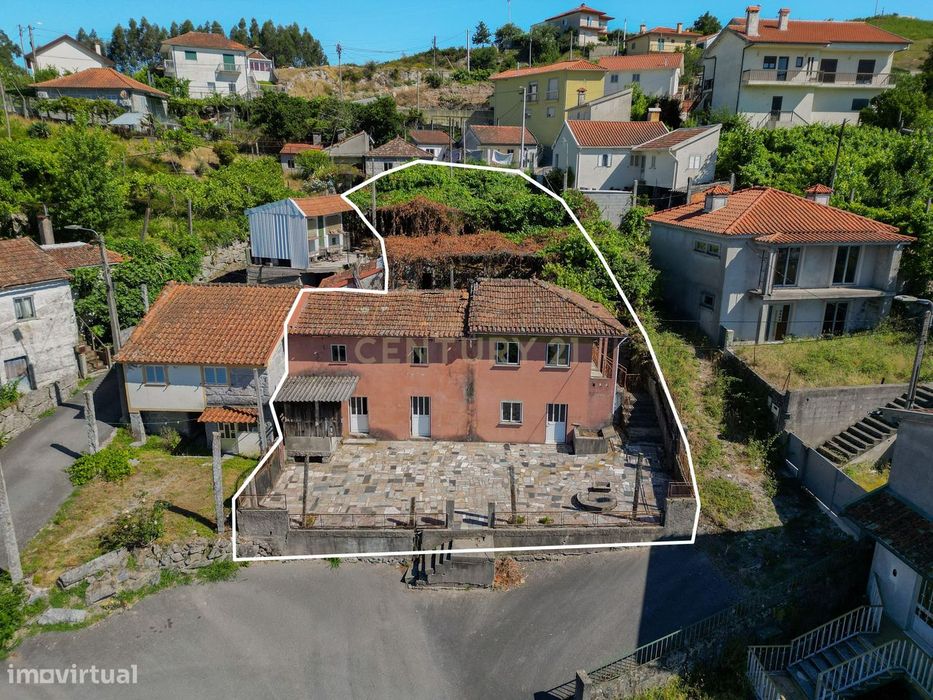 Moradia em Fafe com elevado potencial para investimento ou habitação d