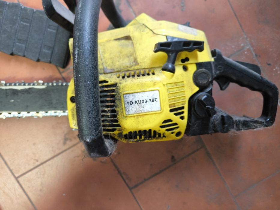 Motosserra a Gasolina – Pronta a Trabalhar