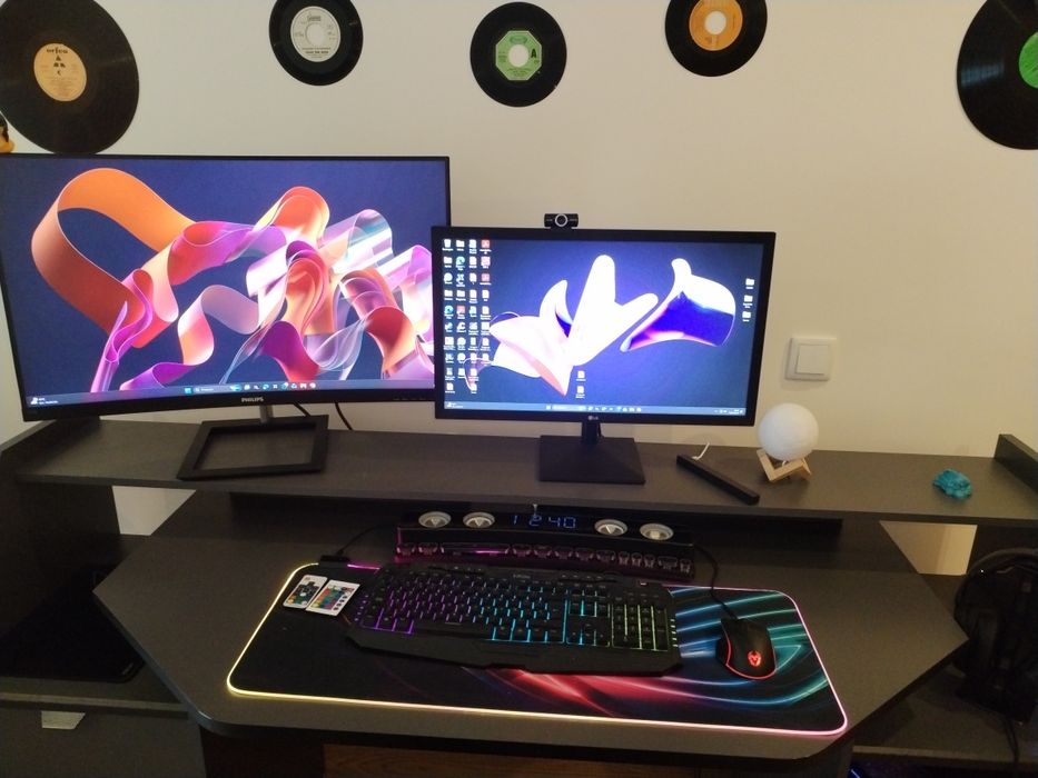 Computador gaming completo pronto a usar (usado) com mobiliário