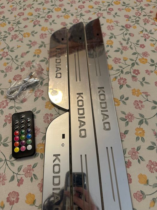 Soleiras LED Škoda Kodiaq (RGB) – Novas, com comando