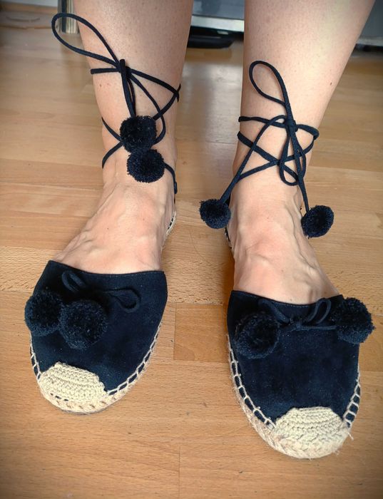 Kelsi - wiązane espadryle boho pompony - 6/40/25 cm