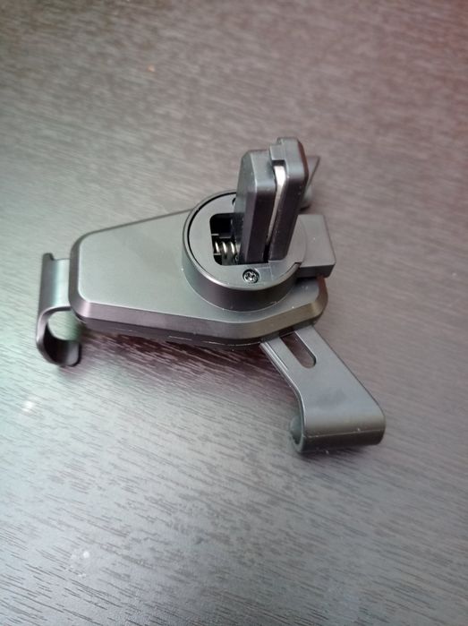 Тримач самозатискний для смартфону в авто