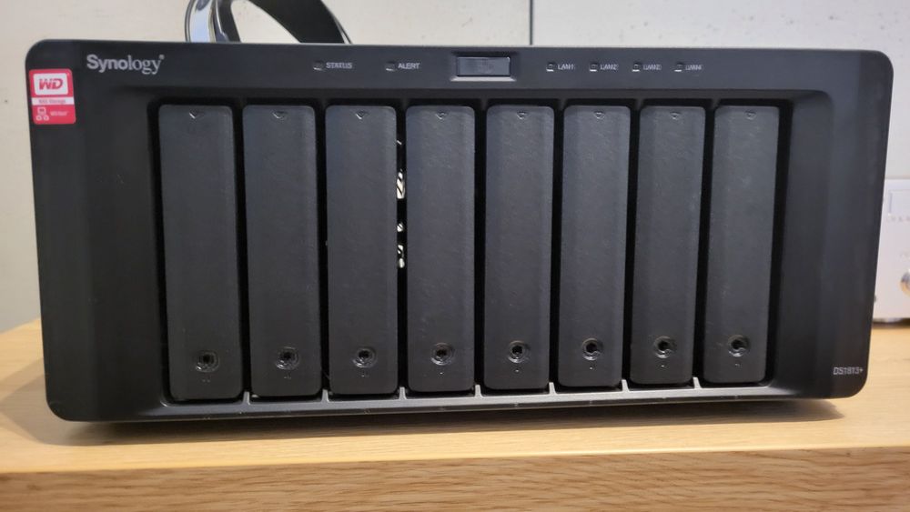 Synology DS1813+ HDD 5x4TB 14TB