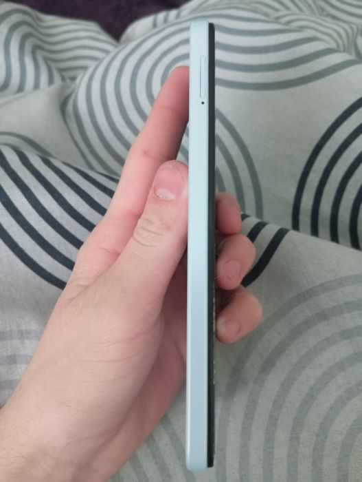 Продам телефон itel p40