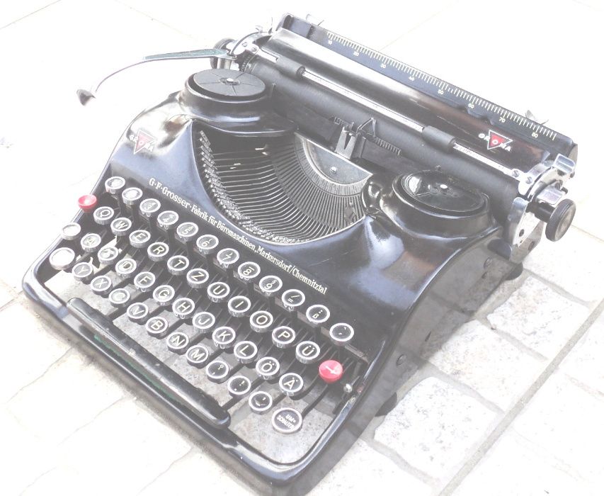 1934- Maquina de escrever antiga