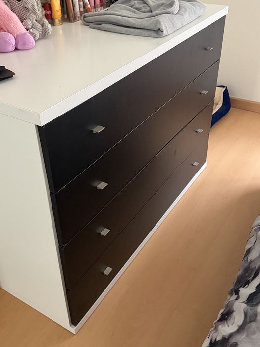 Móvel de quarto 4 gavetas