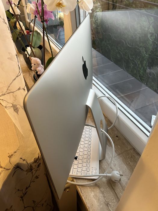 iMac 21,5” Late 2015 | i5 | 8 GB RAM | macOS Monterey |