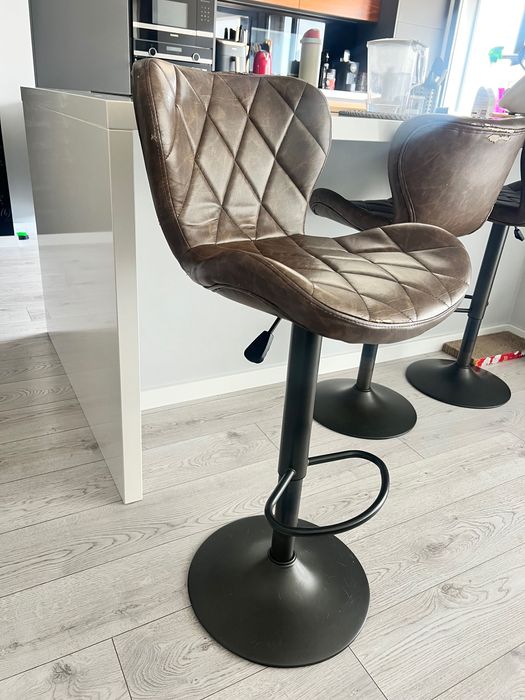 Conjunto Cadeiras Altas / Bancos de Bar