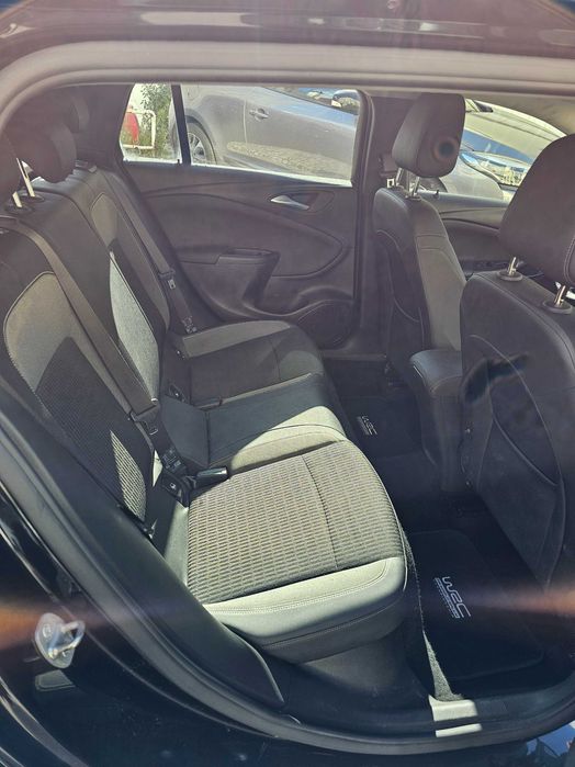 Opel Astra Sports Tourer — fotografia 4