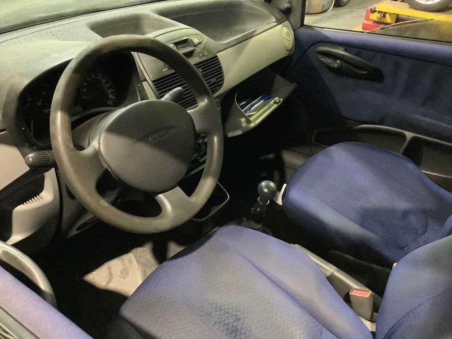 Fiat Punto 188 1.2i 3p - 2000 - Para peças