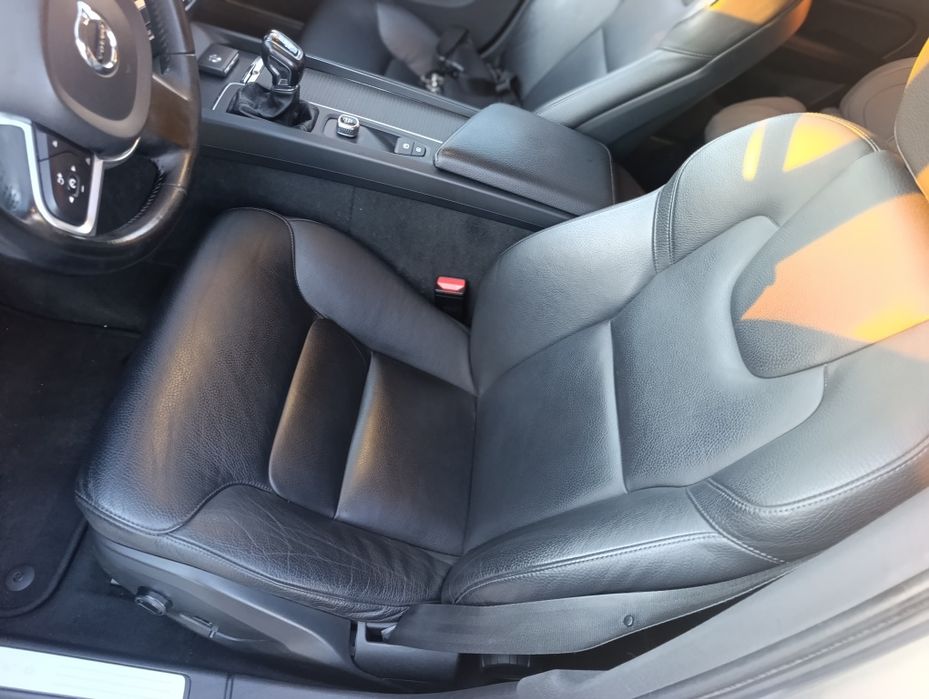Volvo v60  R-design