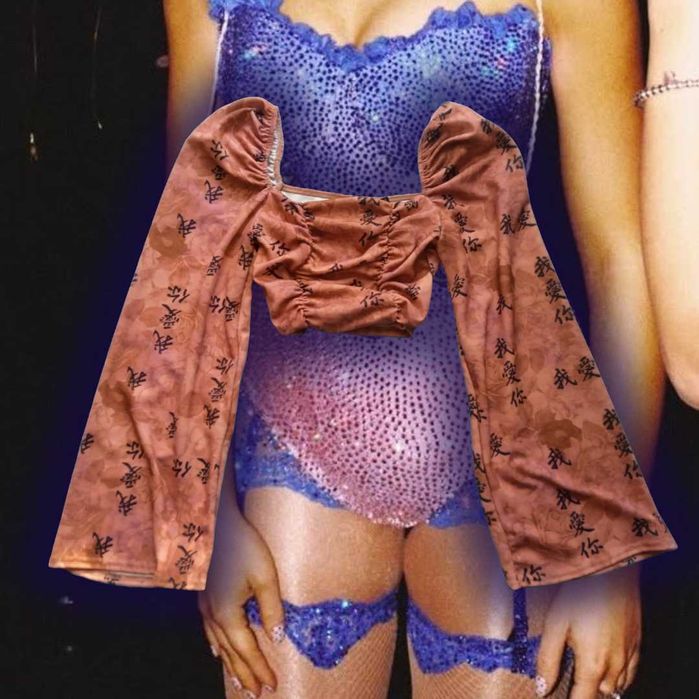 Помаранчевий кораловий кроп топ з довгими рукавами ієрогліфи plt