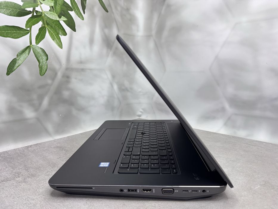Quadro P5000 16GB/HP ZBook 17 G4 / i7-7820HQ / 32GB / 512GB SSD/17.3" IPS