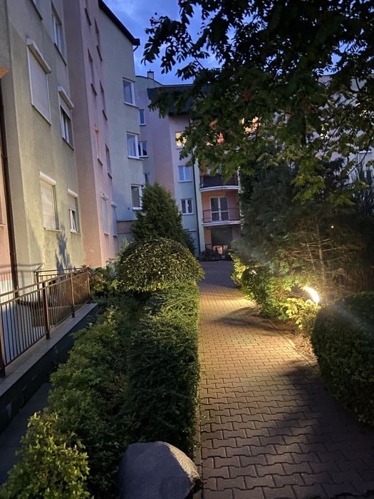 Odświeżone, umeblowane 48,5 m² z garażem – CENTRUM