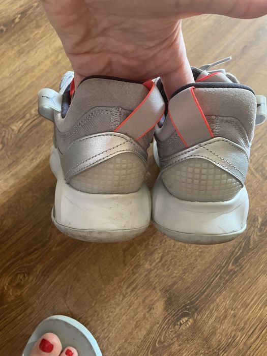 Кросівки nike………..