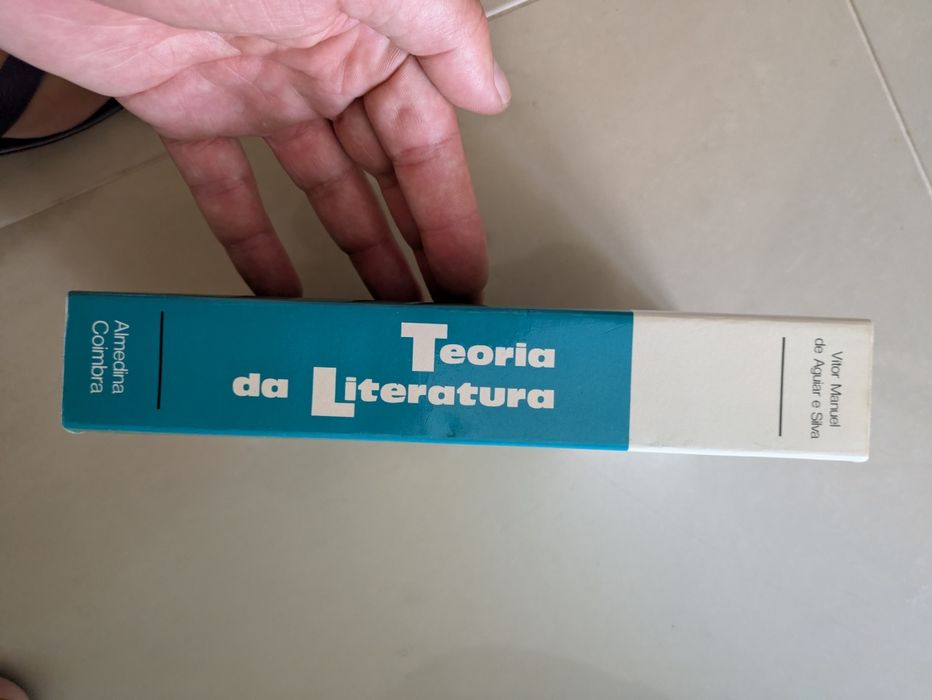 Vendo "Teoria da Literatura", de Vítor de Aguiar e Silva